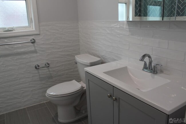 Building Photo - 147 Clinton St