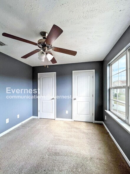 Building Photo - 441 Vailview Dr