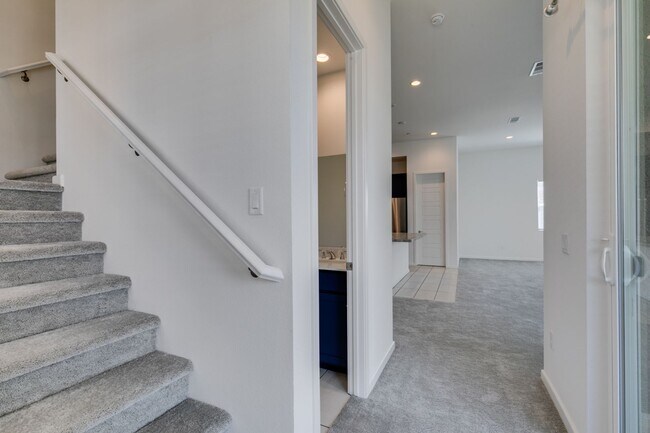 Building Photo - Stunning 4-Level Townhome in Inspirada | R...