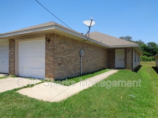 Building Photo - 13651 Biggs St