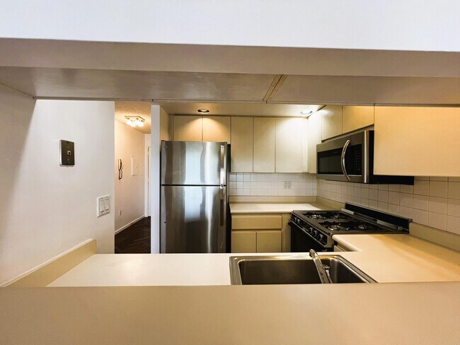 Building Photo - 10 Stewart Pl