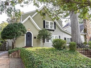 Building Photo - 2404 Charlotte Dr