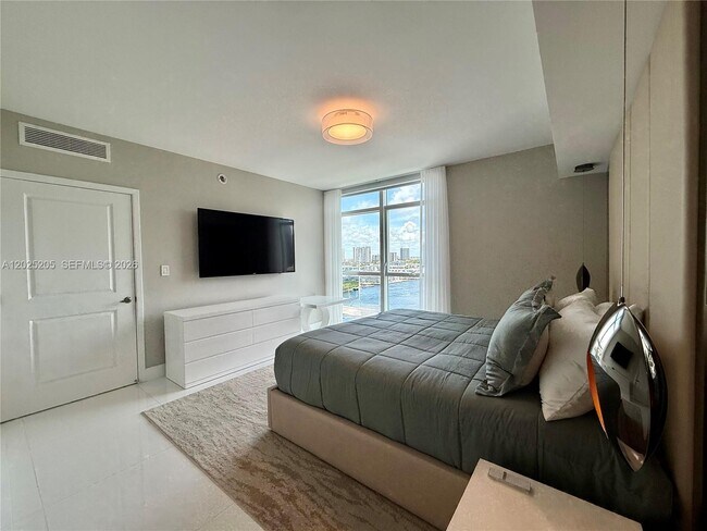 Building Photo - 400 Sunny Isles Blvd