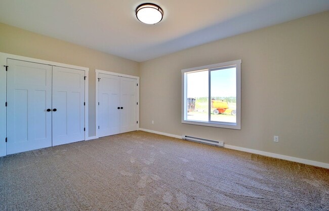 Building Photo - 750 Palomino Ave W