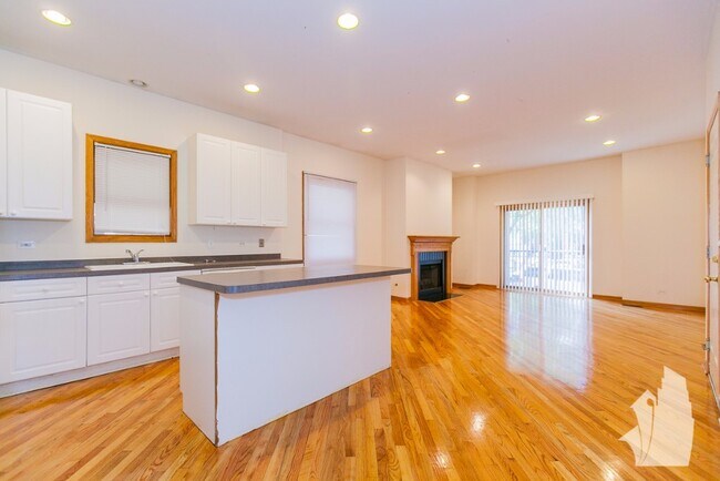 Building Photo - 2719 N Wayne Ave