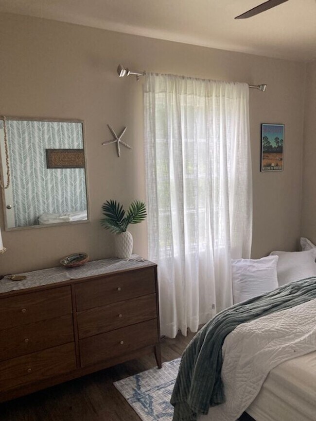Building Photo - Furnished Long Beach 2 Bedroom