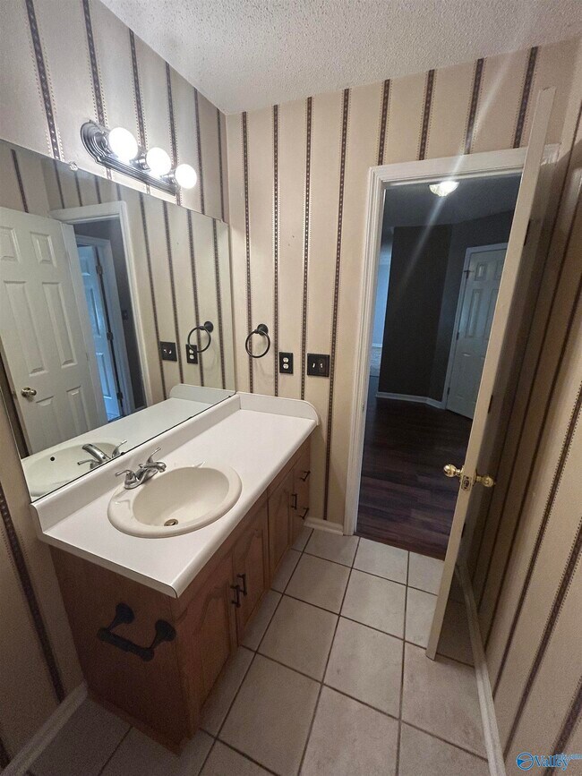 Building Photo - 111 Sunnyfield Dr