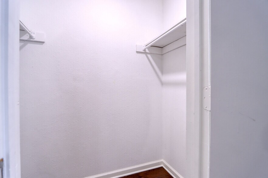 Building Photo - 711 Harbour Town Dr