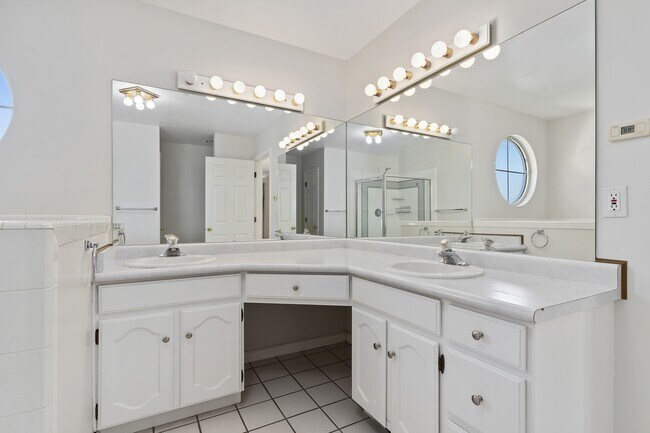 Building Photo - 3666 Pearblossom Cir