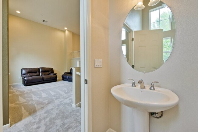 Building Photo - Modern Communication Hill Townhome | Panoramic Mountain Views