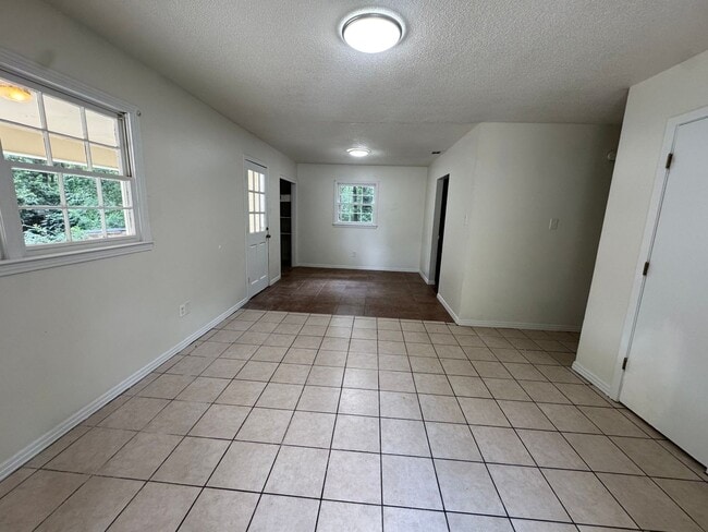 Building Photo - 1055 Anders Dr