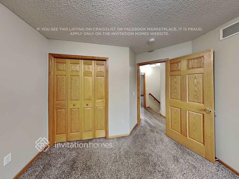 Building Photo - 5043 Ladyslipper Ave N