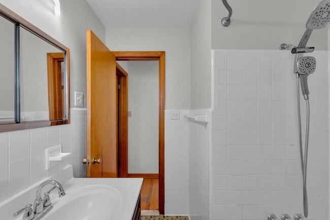 Building Photo - Charming 2-Bedroom Home in the Heart of Ca...
