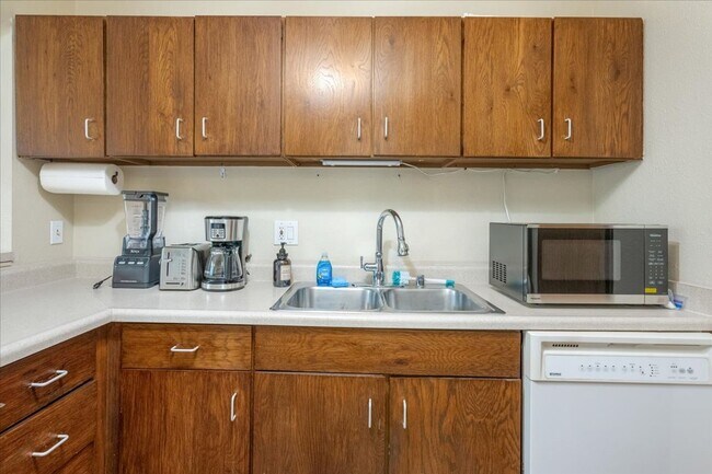 Building Photo - Charming Furnished Condo in Taku/Campbell - Everything You Need in One Place!