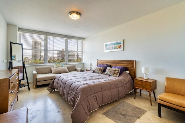 Building Photo - 3 Island Ave