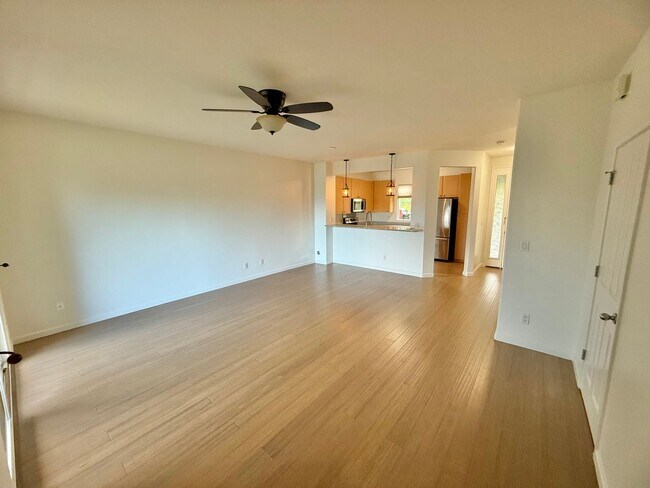 Building Photo - 3 Bedrooms / 2.5 Bathrooms Townhome at Ili...