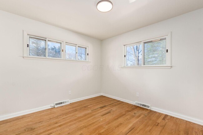 Building Photo - 4232 Eastlea Dr