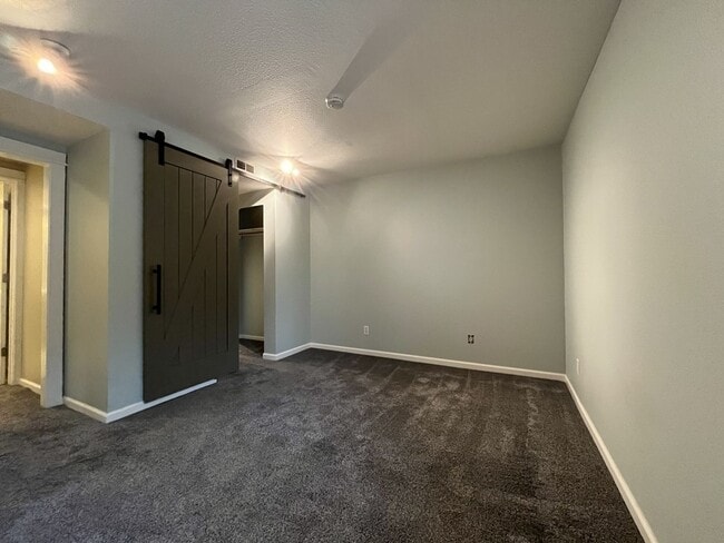 Building Photo - Ground Floor End Unit on Jantzen Beach with River Views & Flexible Living Space