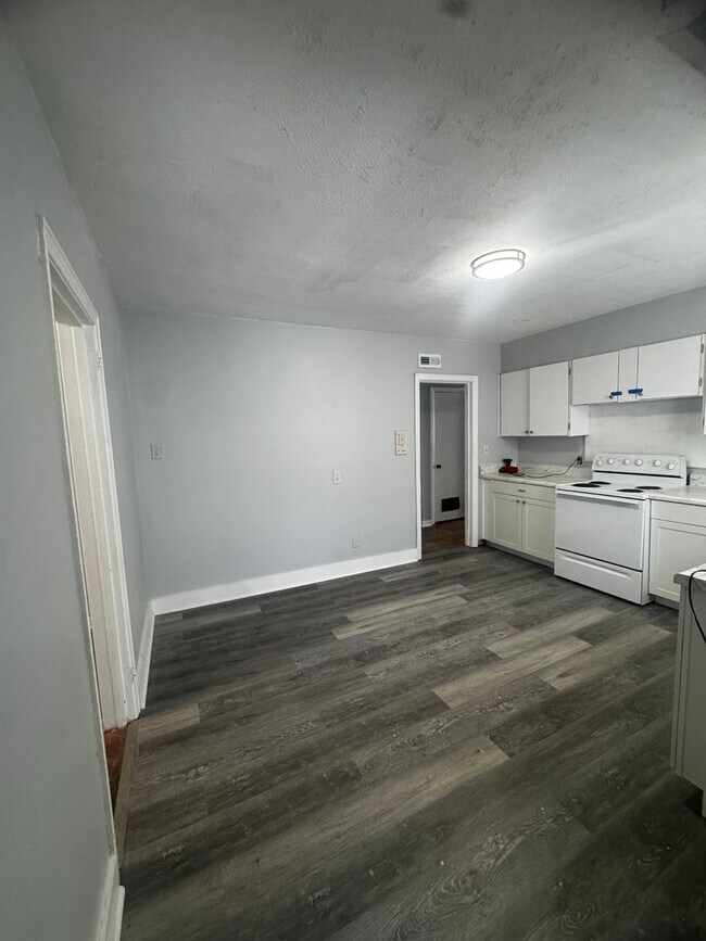 Building Photo - 3544 Southmont Dr