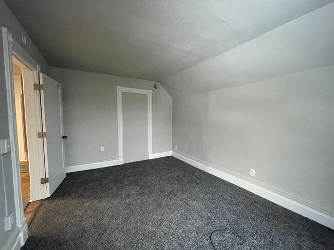 Building Photo - Four Bedroom Home