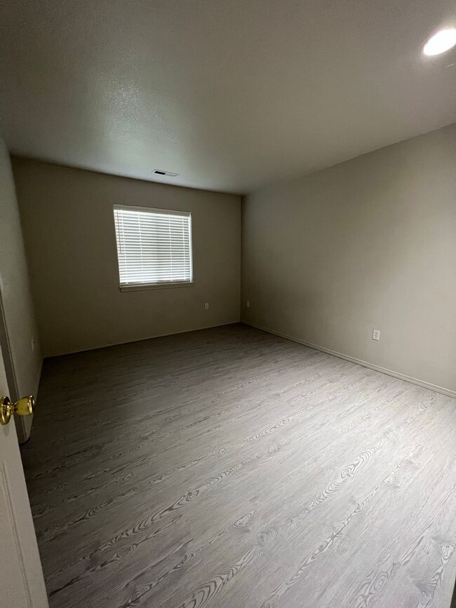 Building Photo - 3 Bedroom, 2 Bathroom Home - Harbor Isles