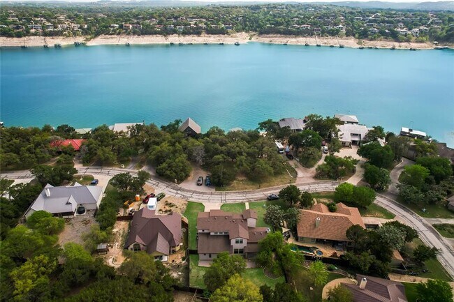 Building Photo - 18400 Lakepoint Cove