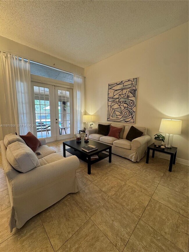 Building Photo - 834 Verona Lake Dr