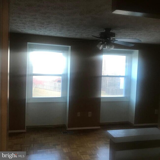 Building Photo - 8424 Lazy Creek Ct