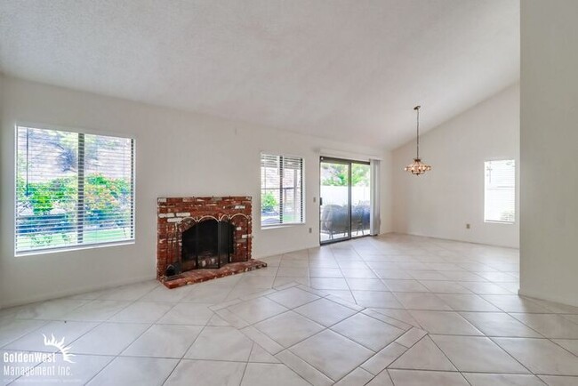 Building Photo - Captivating 3Bdm 2Ba Home in Rancho San Diego