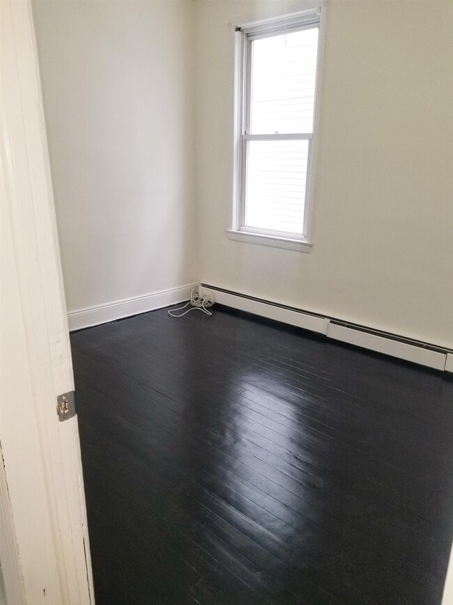 Building Photo - 159 W 10th St