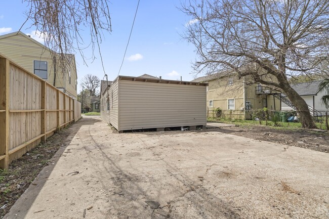 Building Photo - 2817 Winbern St
