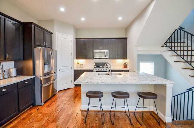 Building Photo - 1223 W 19th St