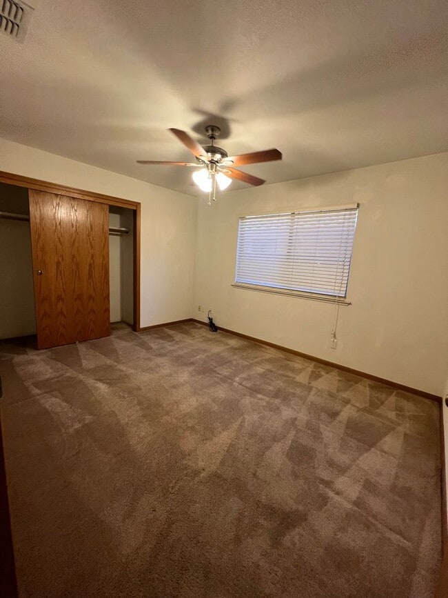 Building Photo - Discover the Jewel of Madera 4-bedroom 3-bath