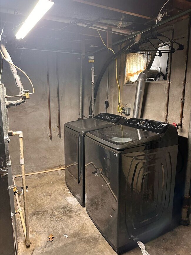 Building Photo - 3 BR/2.5BA | Newly Renovated Single Family Home | 1-Car Garage Parking | In Louisville!