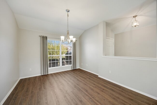 Building Photo - 2271 Fieldcrest Dr
