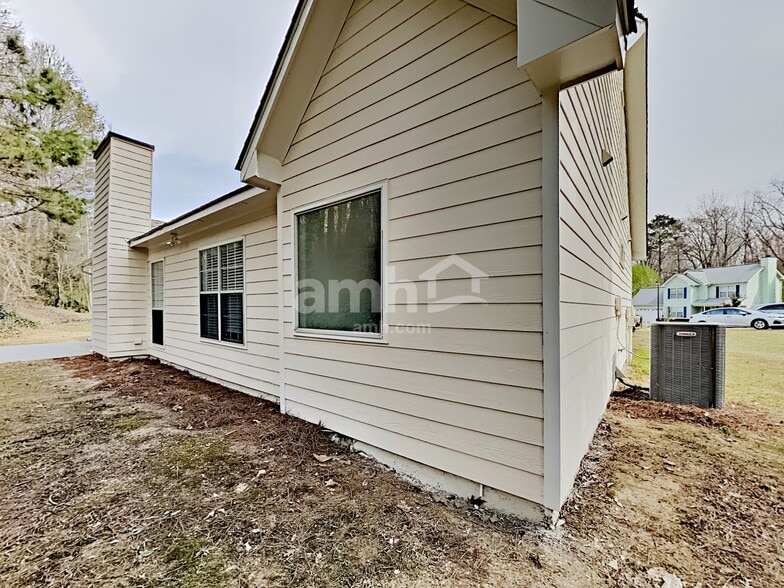 Building Photo - 755 Allen's Landing Dr SE