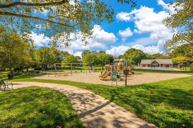 Building Photo - Elevator Condo in Frederick Pent House Level