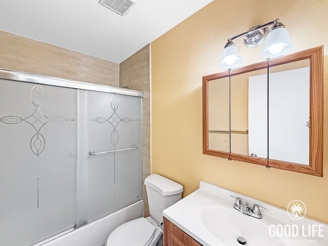 Building Photo - Beautiful 3Bd/2Ba Home With A 2 Car Garage Located In Mira Mesa!