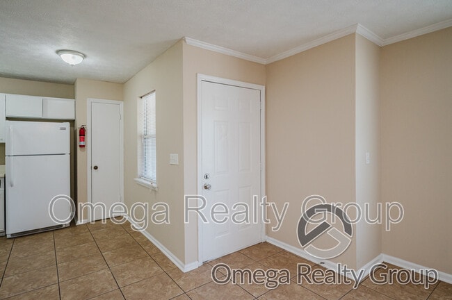 Building Photo - 821 Willow Pointe