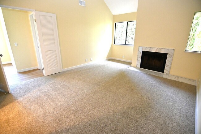 Building Photo - 347 W Rincon Ave