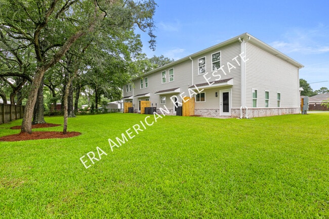 Building Photo - 400 Walters Cir