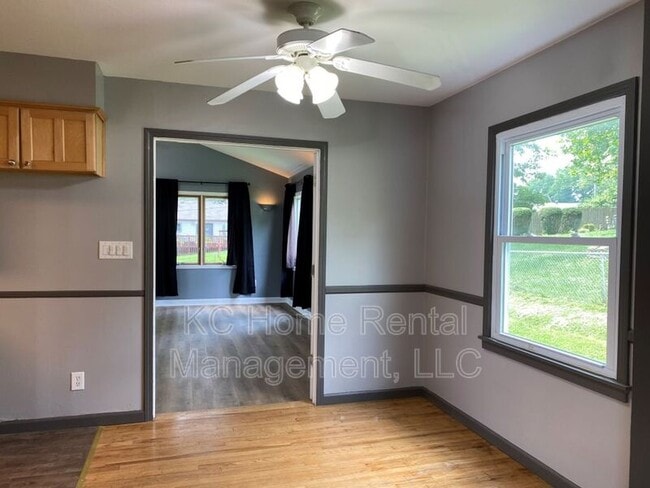 Building Photo - 1519 NE Englewood Rd