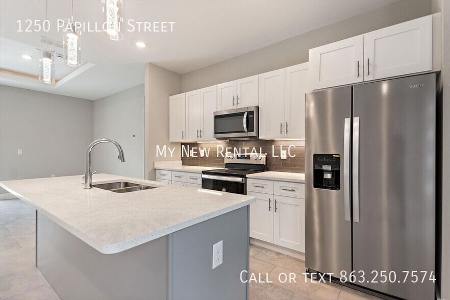 Building Photo - 1250 Papillon St
