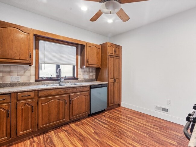 Primary Photo - 40 Gold Star Rd