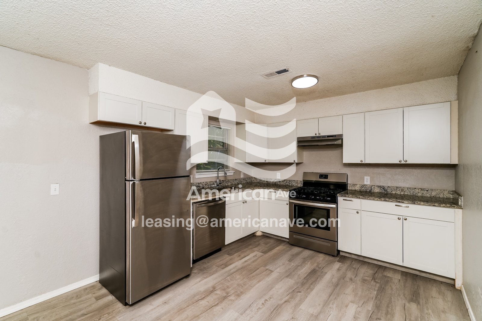 Building Photo - 4408 S Cypress Ave