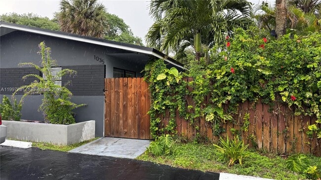 Building Photo - 1035 SW 30th St