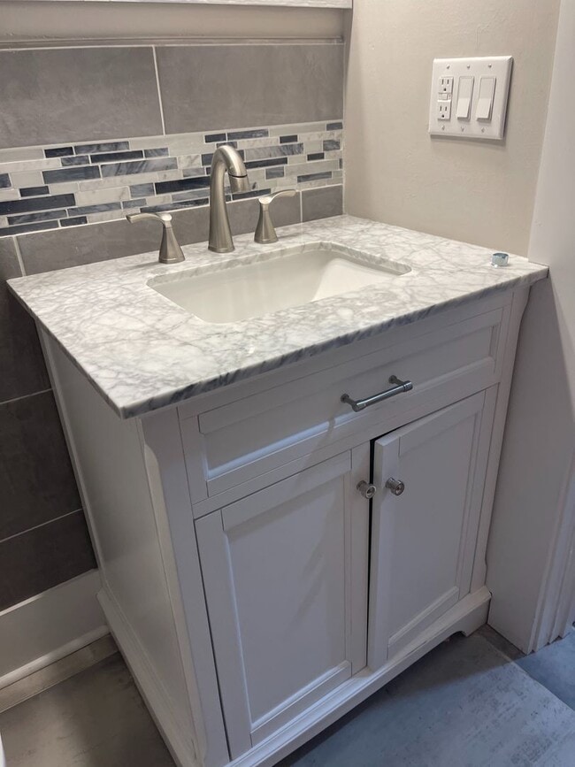 Building Photo - 31-33 E. Blake Ave.