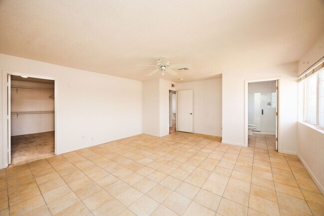 Building Photo - 7337 E Lewis Ave
