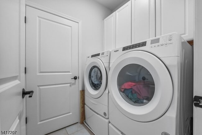 Building Photo - 8 Jessica Ln