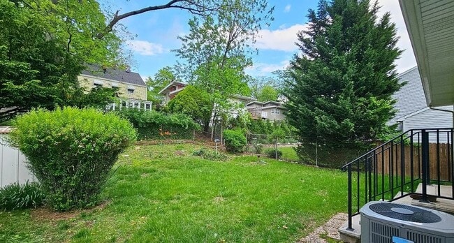 Building Photo - 427 Valentine St